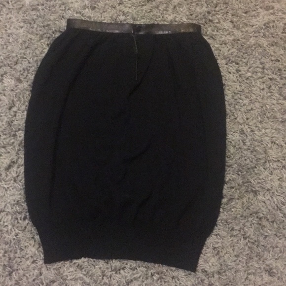 Authentic YSL midi skirt size small. Like new. - Picture 3 of 4